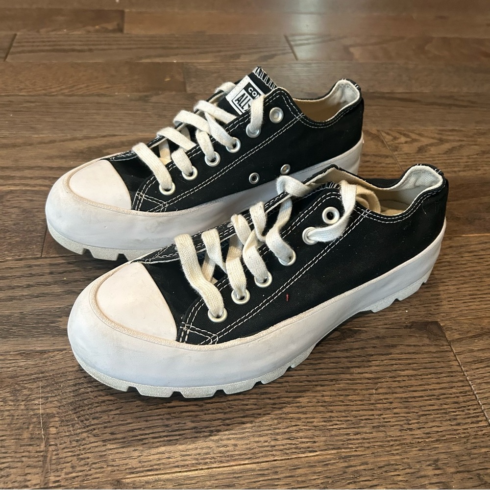 Converse size 7 women’s Low Platform